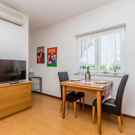 Guest House Antonella Malinska Zewnętrze zdjęcie